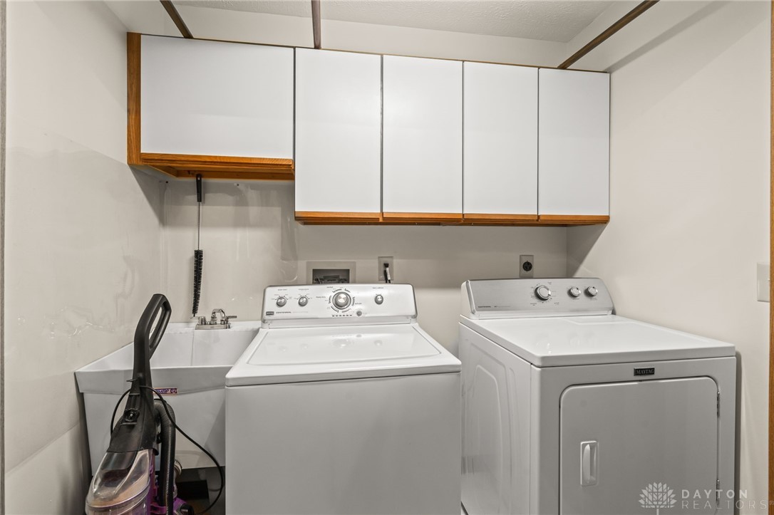 6887 Willow Tree Lane, Dayton, Ohio image 36