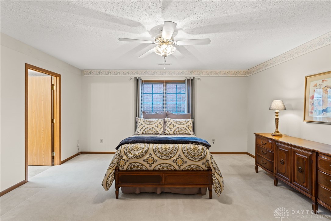 6887 Willow Tree Lane, Dayton, Ohio image 26
