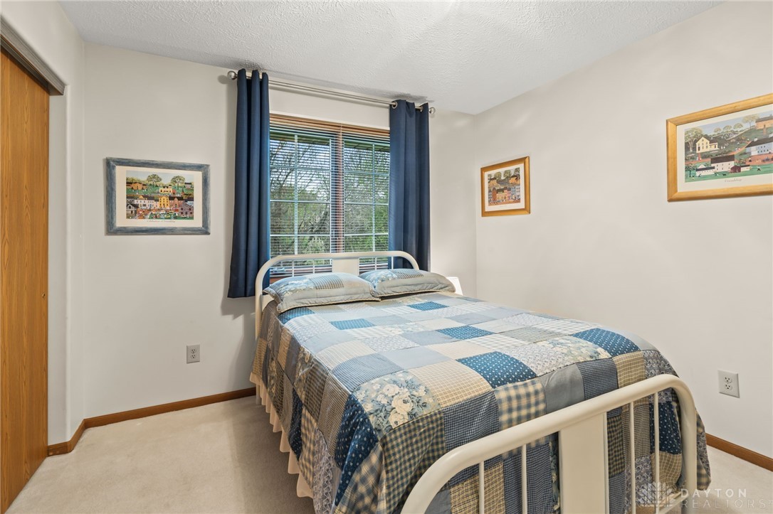6887 Willow Tree Lane, Dayton, Ohio image 35