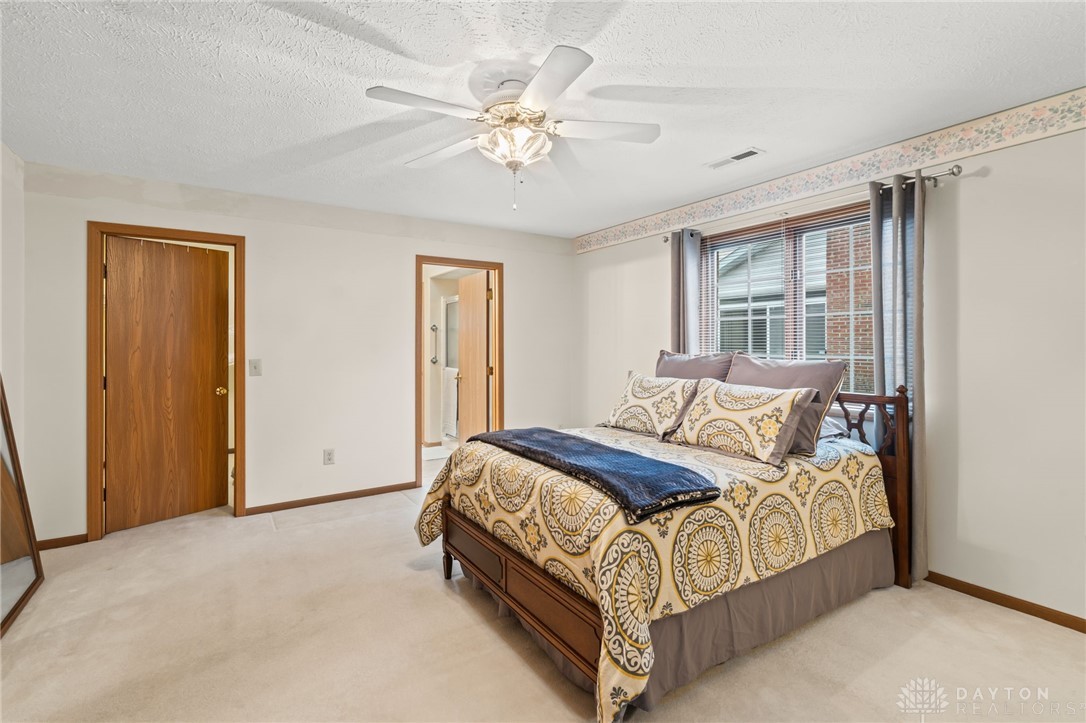 6887 Willow Tree Lane, Dayton, Ohio image 27