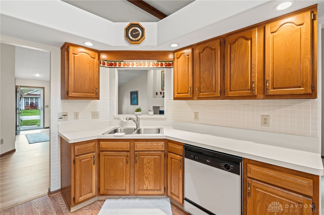 6887 Willow Tree Lane, Dayton, Ohio image 19