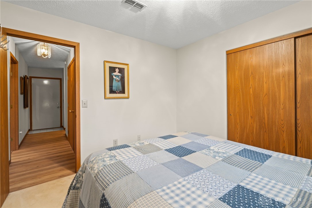 6887 Willow Tree Lane, Dayton, Ohio image 34