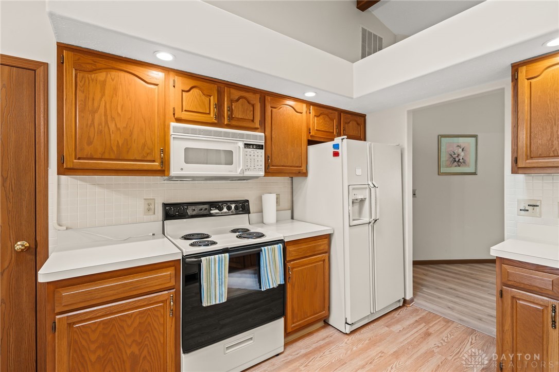 6887 Willow Tree Lane, Dayton, Ohio image 18