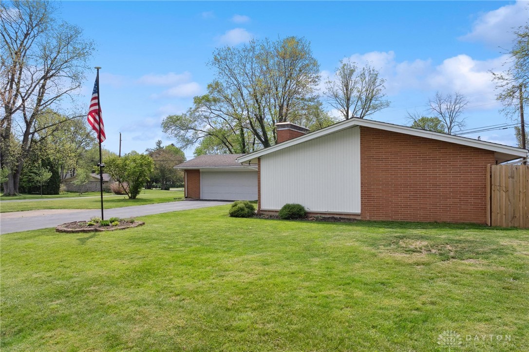 2685 Yalonda Court, Beavercreek, Ohio image 3