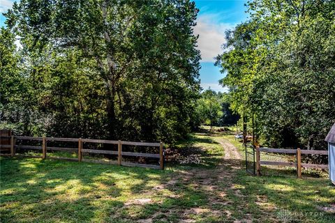 Photo of 6987 Dalewood Drive, Madison Twp, OH 45042 (MLS # 945121)