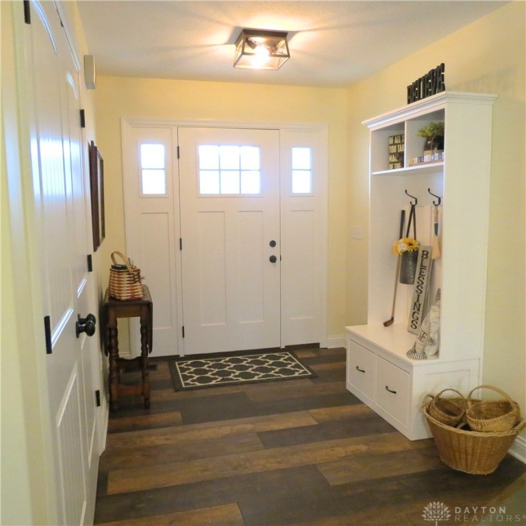 546 Loxley Lane, Troy, Ohio image 3
