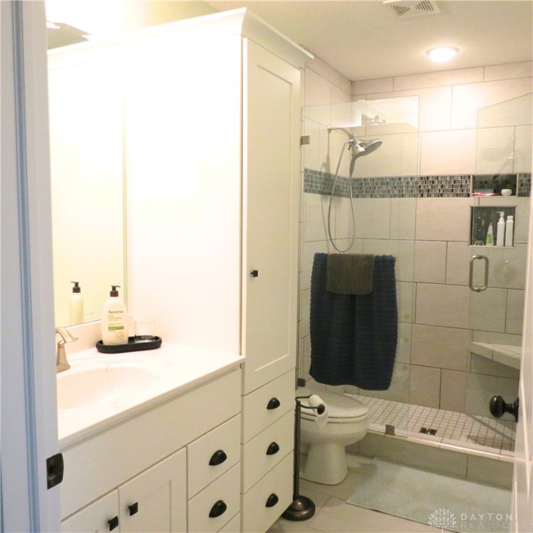 546 Loxley Lane, Troy, Ohio image 14