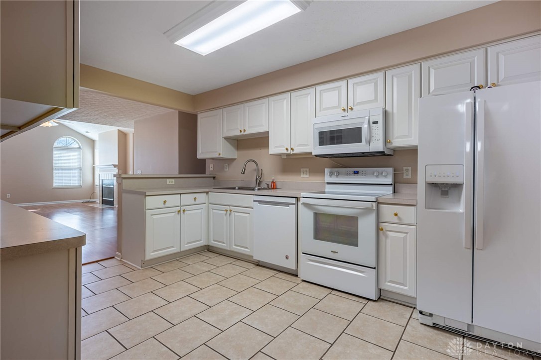 161 Villa Pointe Drive, Springboro, Ohio image 9