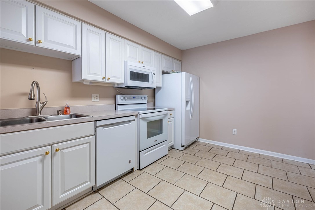 161 Villa Pointe Drive, Springboro, Ohio image 8