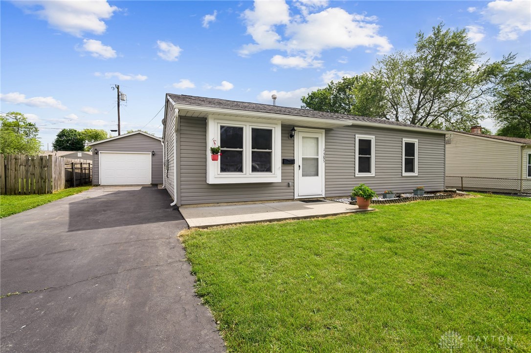 1385 Kylemore Drive, Xenia, Ohio image 2