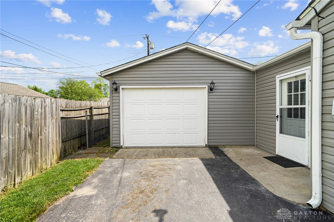 1385 Kylemore Drive, Xenia, Ohio image 25
