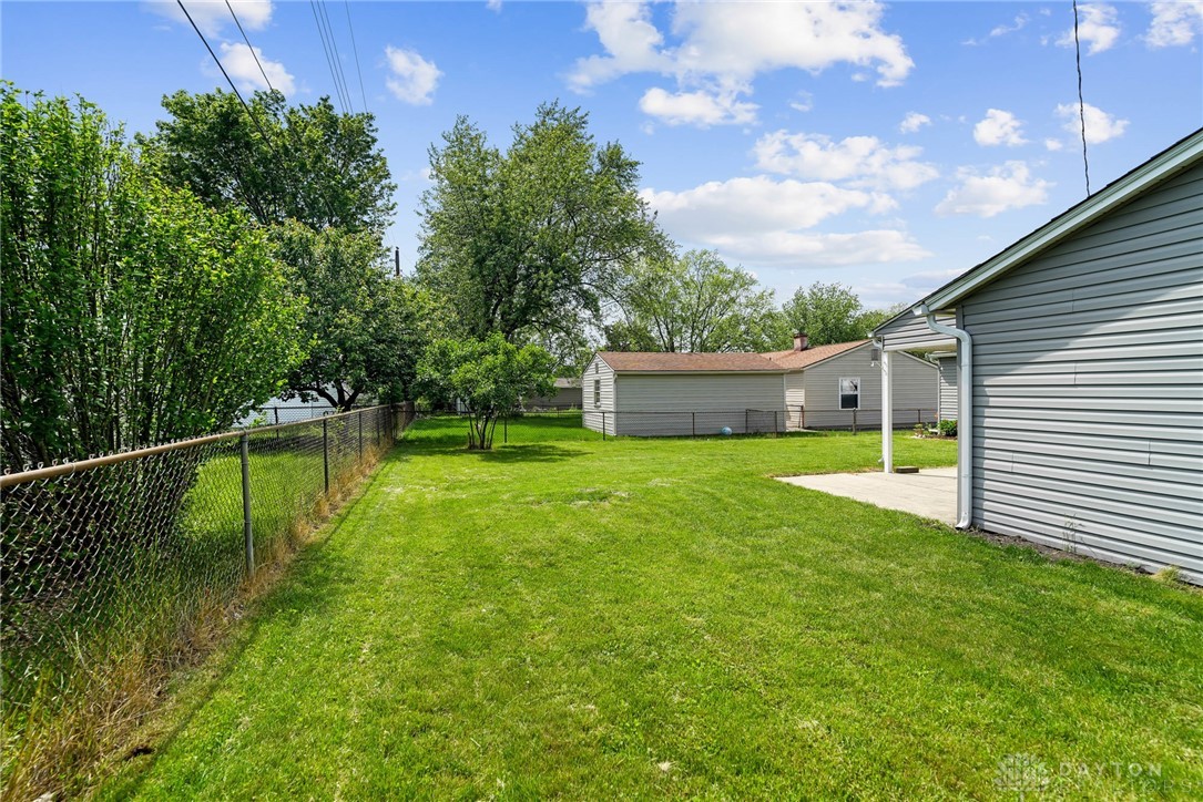 1385 Kylemore Drive, Xenia, Ohio image 22
