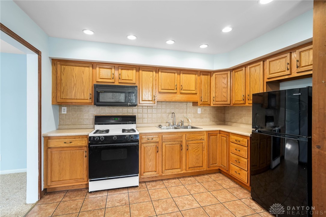 1385 Kylemore Drive, Xenia, Ohio image 7