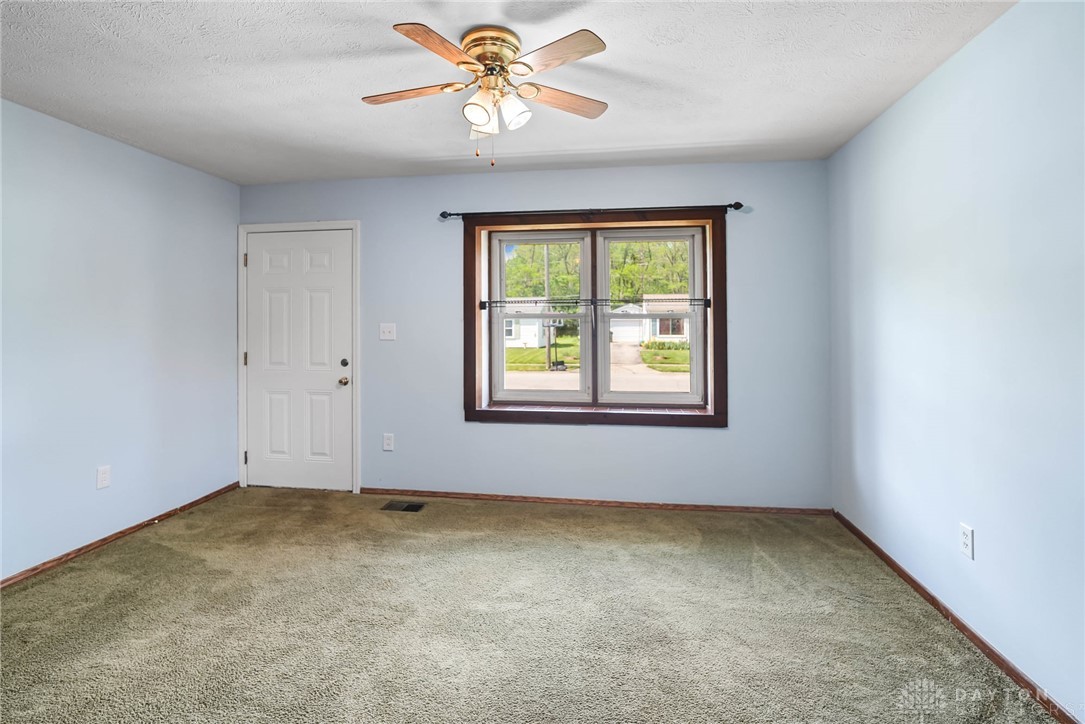 1385 Kylemore Drive, Xenia, Ohio image 3