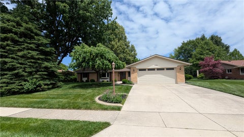 Homes For Sale - 5686 Oak Valley Rd<br/> Montgomery County, Kettering, OH 45440