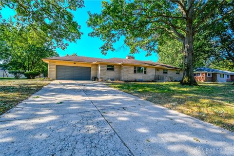 Photo of 152 Cheltenham Drive, Centerville, OH 45459 (MLS # 943847)