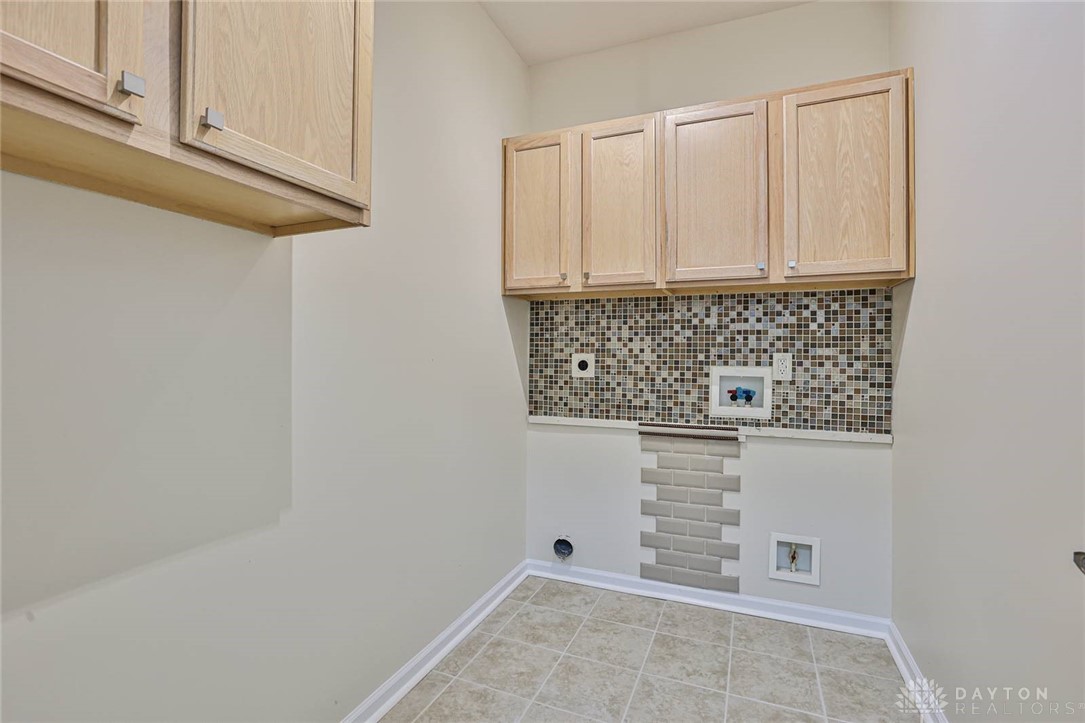 4674 Cobblestone, Tipp City, Ohio image 30