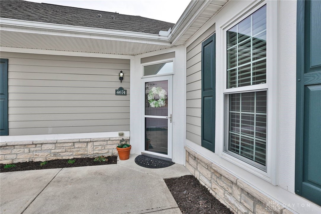4674 Cobblestone, Tipp City, Ohio image 3