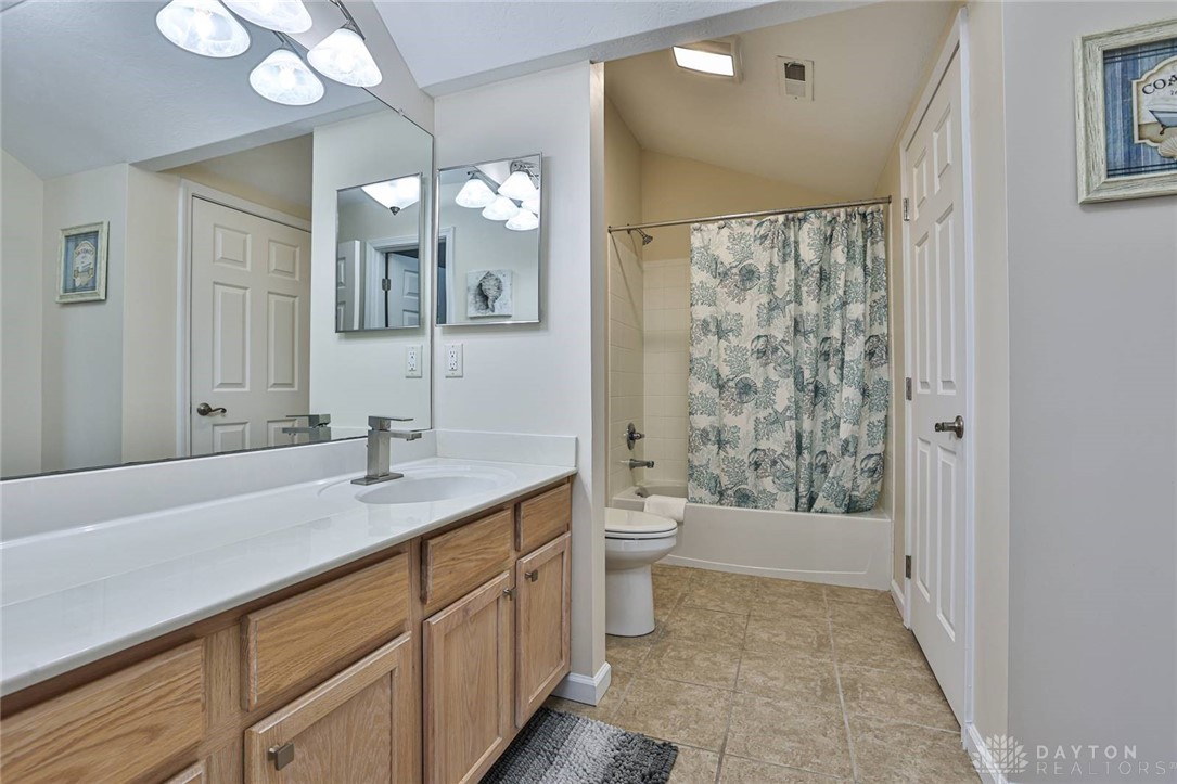 4674 Cobblestone, Tipp City, Ohio image 28