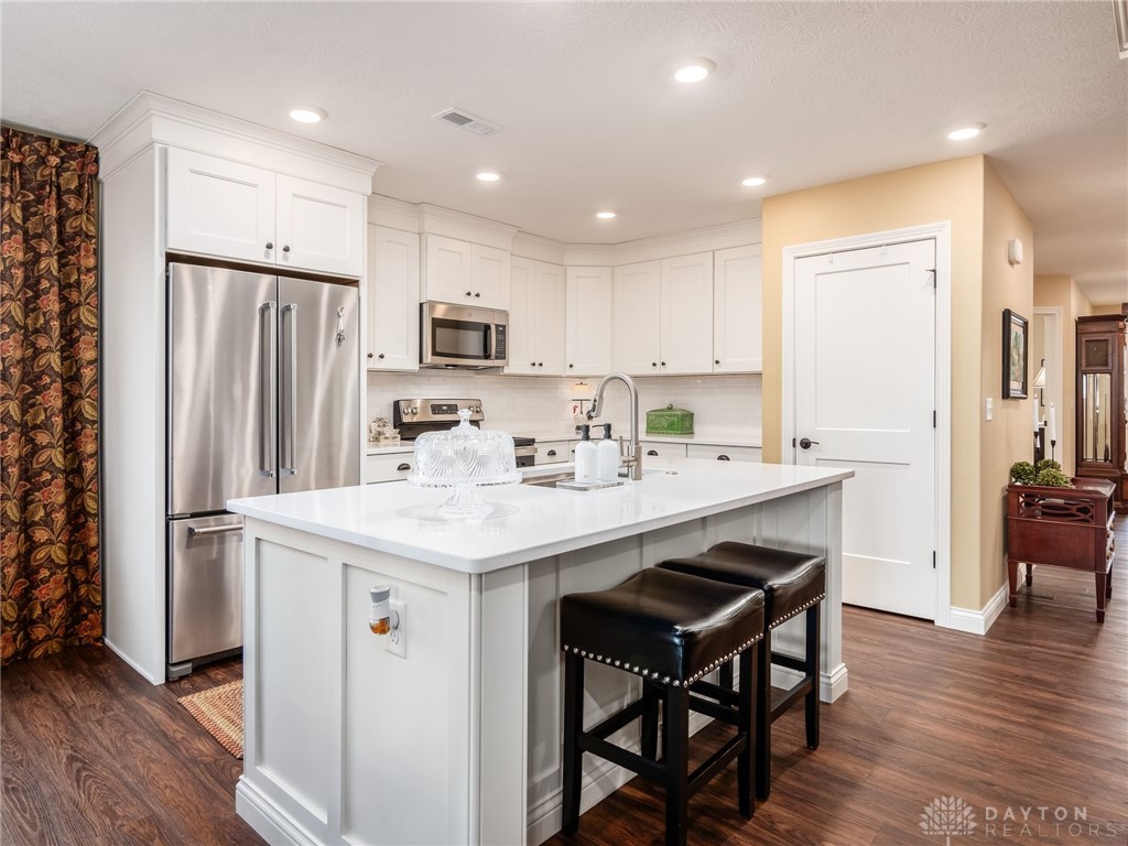 1188 E Bentley Circle, Troy, Ohio image 1