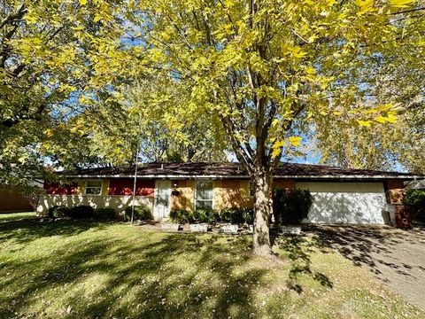 Photo of 4301 Skylark Drive, Englewood, OH 45322 (MLS # 947341)