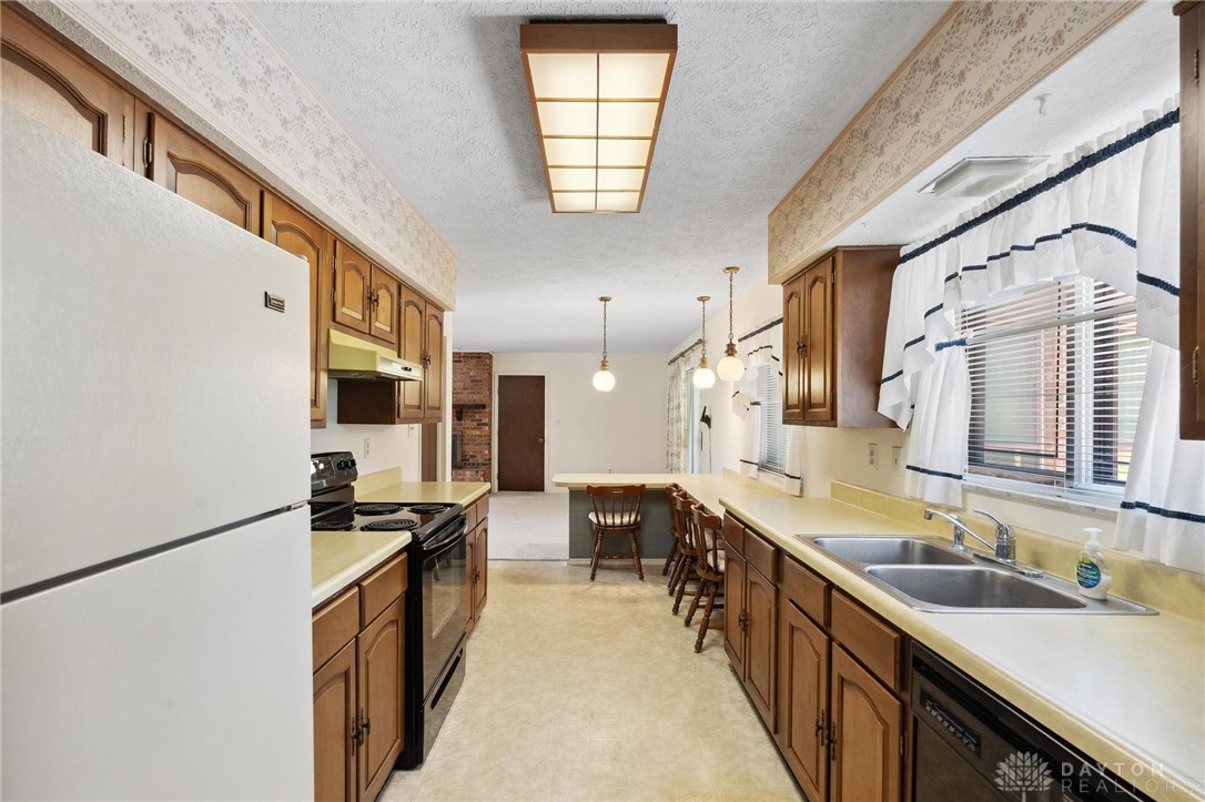 388 Big Stone Drive, Beavercreek, Ohio image 16