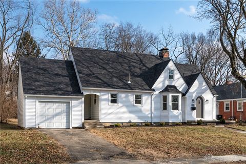 Photo of 2006 Victoria Avenue, Dayton, OH 45406 (MLS # 951311)