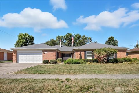 Photo of 825 Fairgrove Way, Dayton, OH 45426 (MLS # 943256)