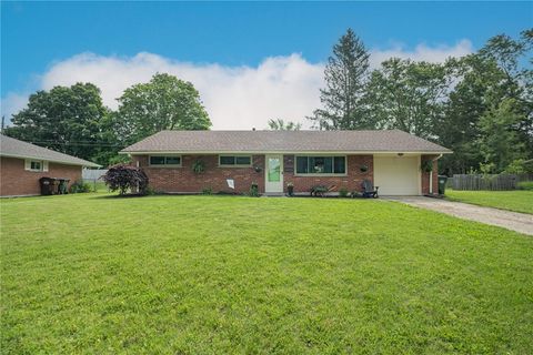 Homes For Sale - 1572 Lanbury Drive<br/> Montgomery County, Kettering, OH 45439