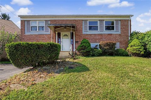 Photo of 334 Ellenwood Drive, West Carrollton, OH 45449 (MLS # 964189)