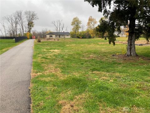 Photo of 5615 Denlinger Road, Dayton, OH 45426 (MLS # 947467)