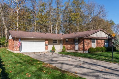 Photo of 701 Fredericksburg Drive, Dayton, OH 45415 (MLS # 947249)