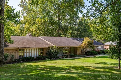 Photo of 6121 Old Spanish Trail, Dayton, OH 45459 (MLS # 944916)