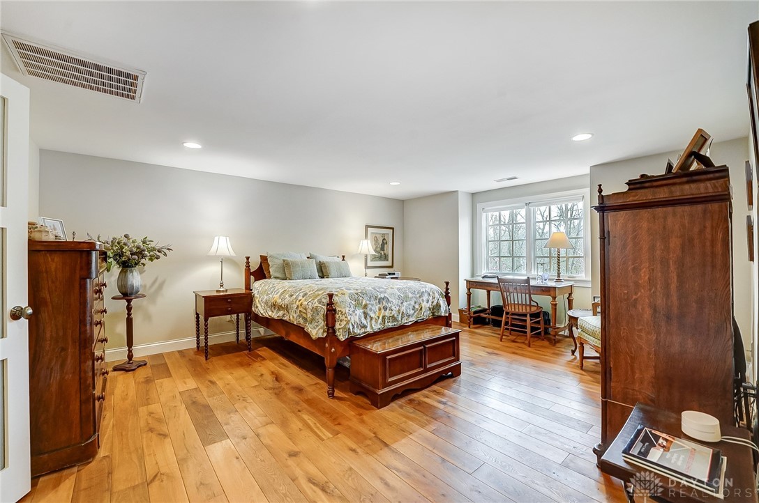 7815 Stonehouse Court, Dayton, Ohio image 36