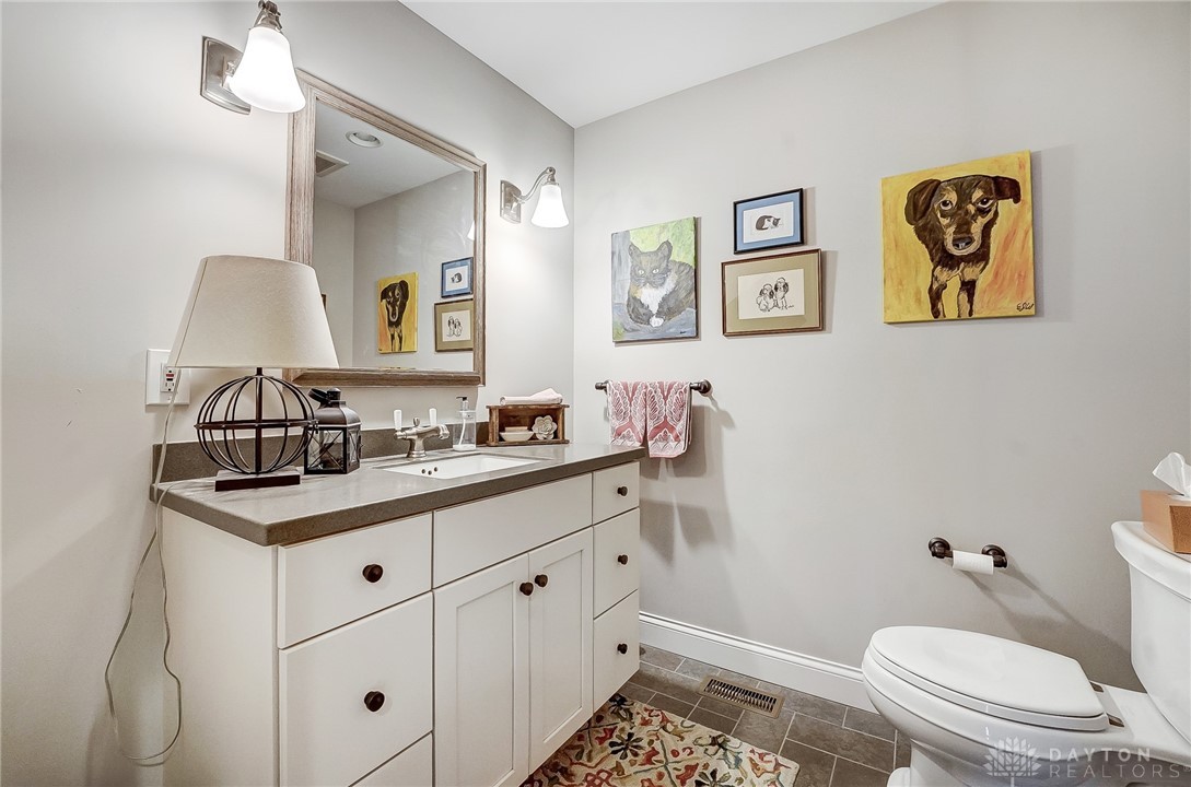 7815 Stonehouse Court, Dayton, Ohio image 33