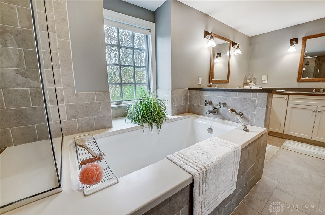 7815 Stonehouse Court, Dayton, Ohio image 41