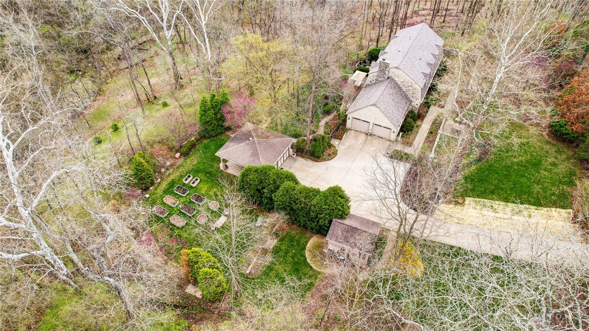 7815 Stonehouse Court, Dayton, Ohio image 3
