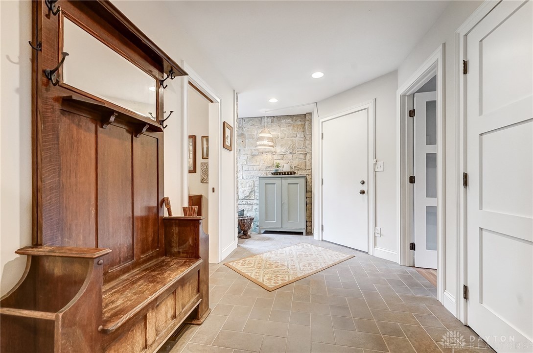 7815 Stonehouse Court, Dayton, Ohio image 29