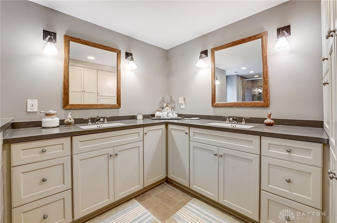 7815 Stonehouse Court, Dayton, Ohio image 39
