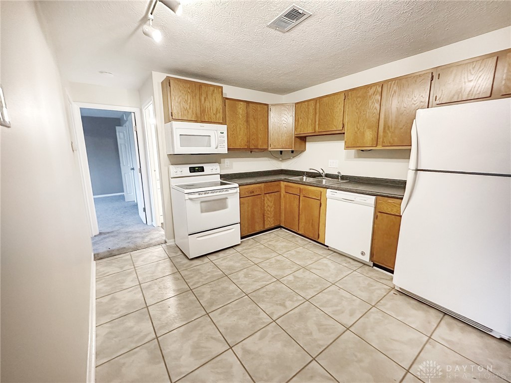 7214 Creekview Drive #9, Colerain Township, Ohio image 6