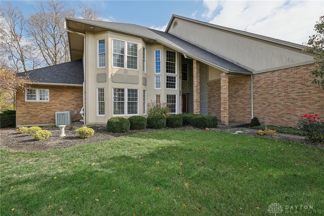 5559 Clover Leaf Drive, Greenville, Ohio image 3