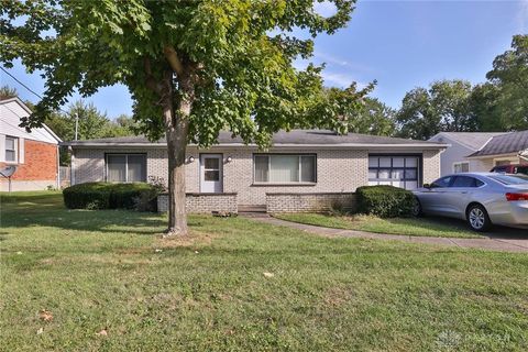 Photo of 576 Grandin Avenue, Springdale, OH 45246 (MLS # 945007)