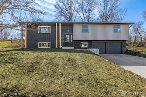 Photo of 6230 Overture Drive, Dayton, OH 45449 (MLS # 953047)