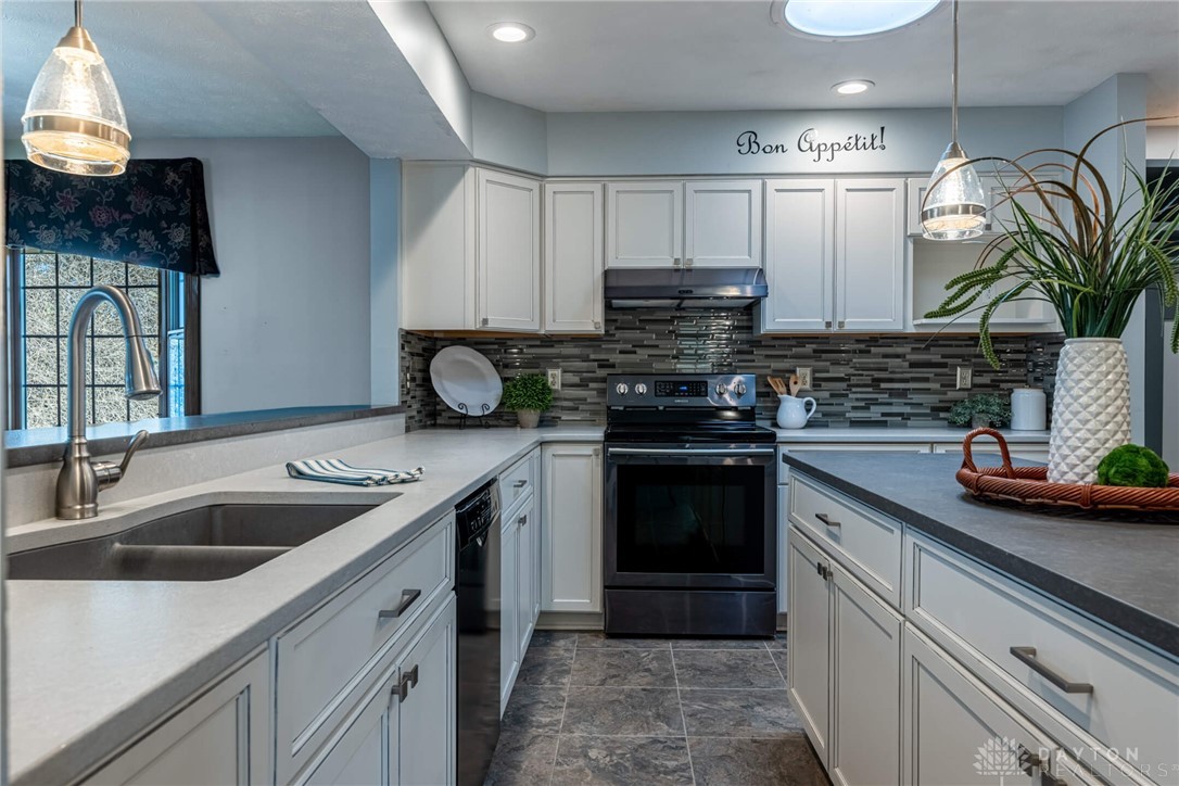 3453 Marblecrest Court, Beavercreek, Ohio image 12