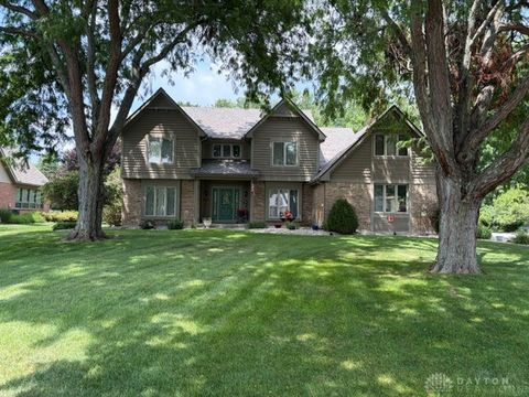 Photo of 2045 Canterbury Court, Troy, OH 45373 (MLS # 963624)