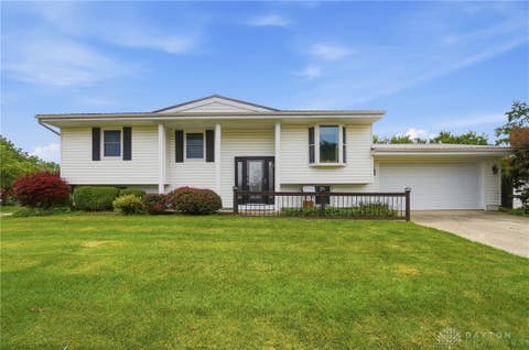 Photo of 1914 Elmsford Street, Springfield, OH 45506 (MLS # 961491)