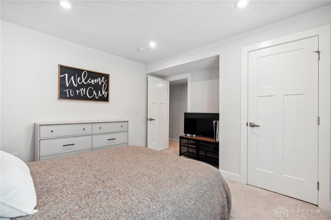2370 Hawes Drive, Beavercreek, Ohio image 38