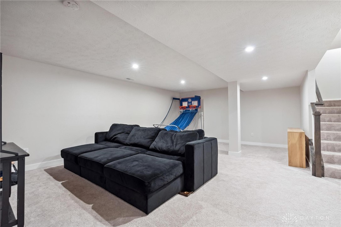 2370 Hawes Drive, Beavercreek, Ohio image 36