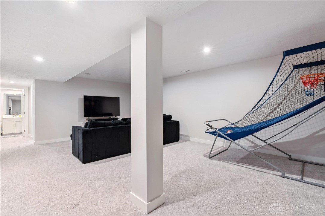 2370 Hawes Drive, Beavercreek, Ohio image 35