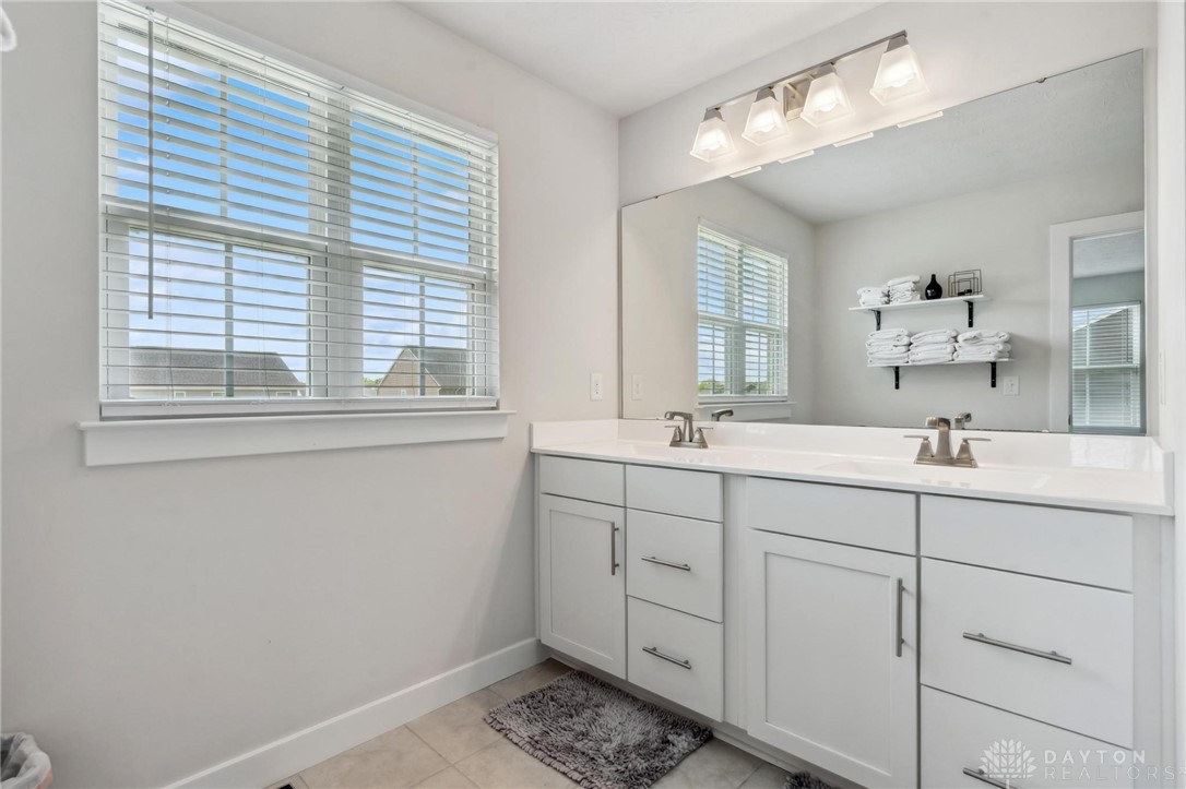 2370 Hawes Drive, Beavercreek, Ohio image 31
